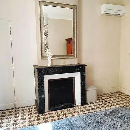 L D Yvette, Centre Historique Apartment *